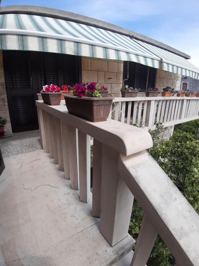 Apartmani Luce Sumartin Exterior photo